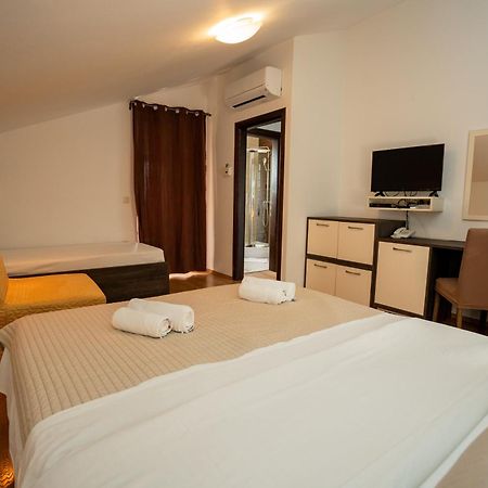 Bed & Breakfast Marta & Tona Kustici Exterior photo