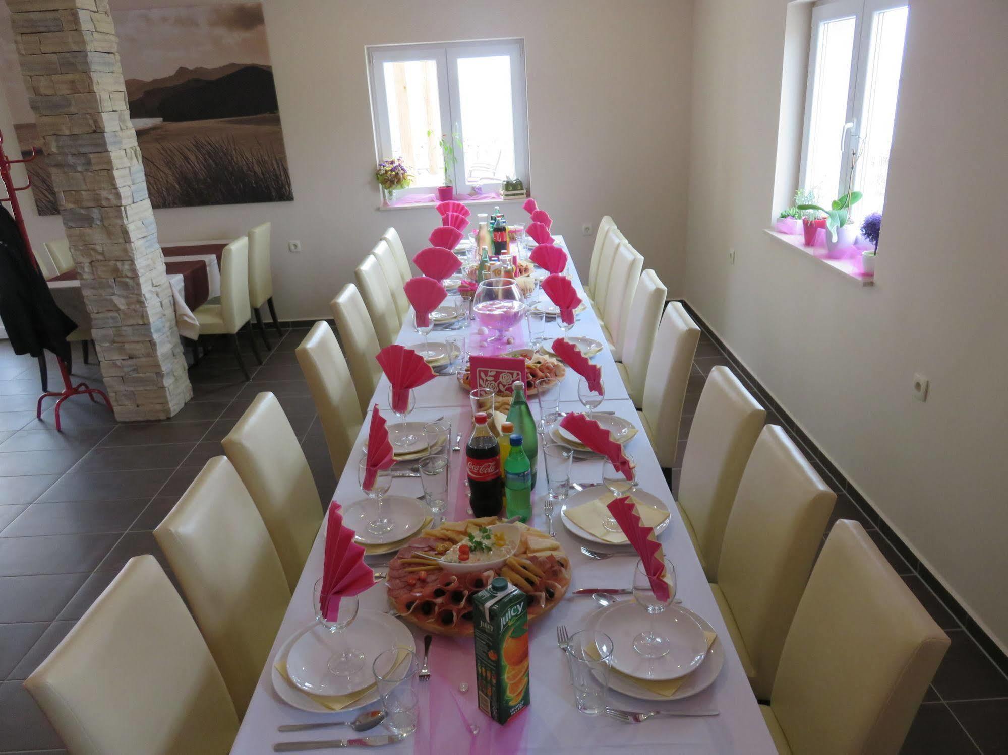 Bed & Breakfast Marta & Tona Kustici Exterior photo